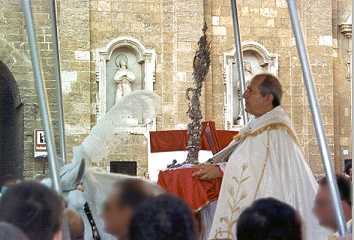 Corpus Domini, processione con ostentazione dell'Ostia Consacrata con il cavallo parato Corpus Domini, processione con ostentazione dell'Ostia Consacrata con il cavallo parato