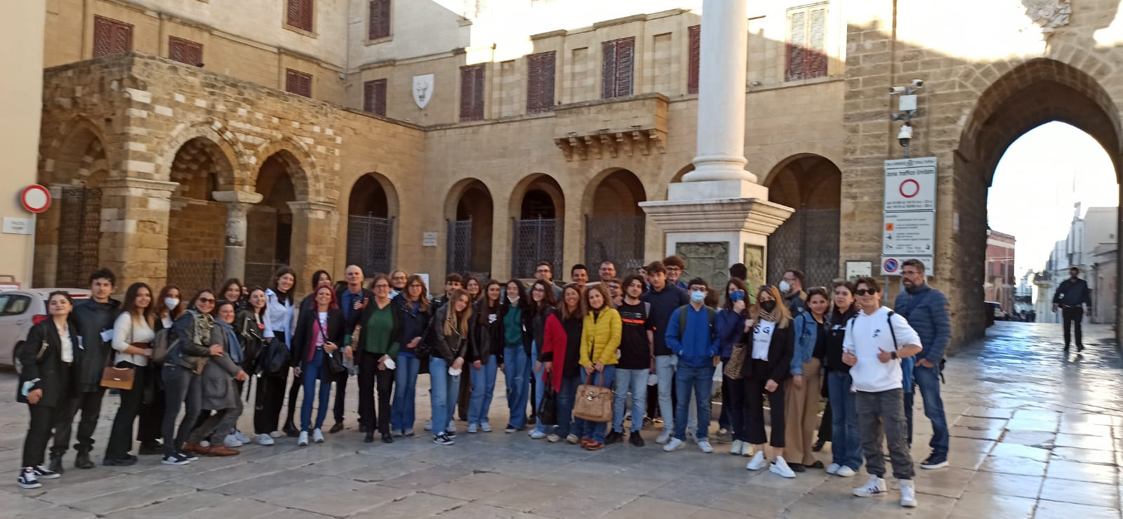 Certamen brundisinum: foto gruppo davanti Museo Ribezzo